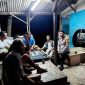 Bhabinkamtibmas Polsek Klari Polres Karawang di Pos Ronda Bersama Warga