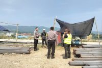 Personil Polsek Klari Polres Karawang Lakukan Pengamanan Proyek KCJB Di DK 60