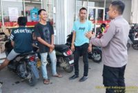 Polsek Pakisjaya Polres Karawang Antisipasi Gangguan Kamtibmas 3C di Parkiran Alfamart Pakisjaya 