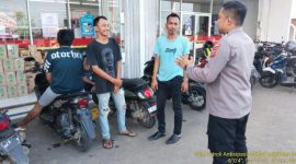 Polsek Pakisjaya Polres Karawang Antisipasi Gangguan Kamtibmas 3C di Parkiran Alfamart Pakisjaya 