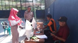 Kanit Binmas Polsek Tegalwaru Polres Karawang Giat PAM Monitoring Penyaluran Beras dari Pemerintah