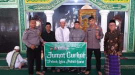 Jum'at Curhat Polsek Leles Polres Garut Bersama Masyarakat di Masjid Agung Desa Salamnunggal 
