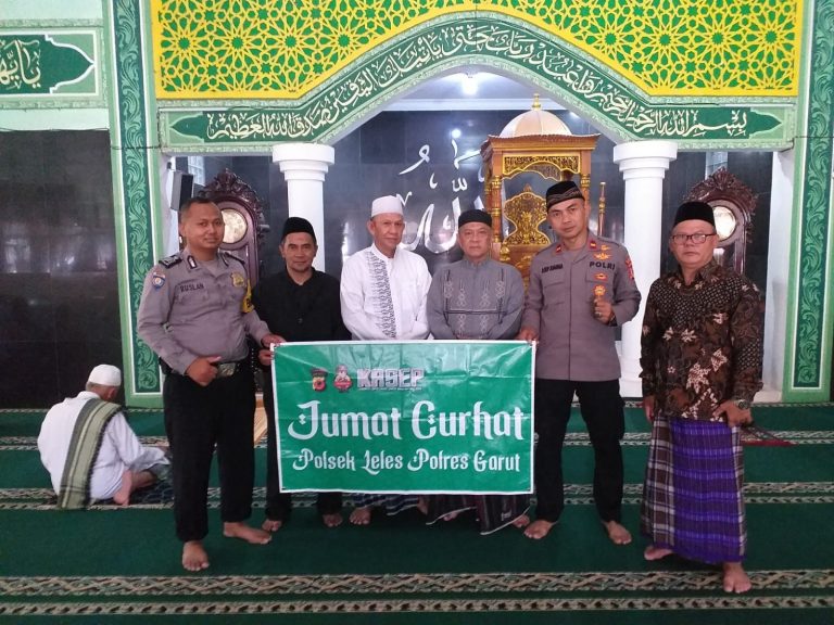 Jum'at Curhat Polsek Leles Polres Garut Bersama Masyarakat di Masjid Agung Desa Salamnunggal 