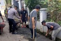Bhabinkamtibmas Polsek Tarogong Kidul Polres Garut Kerja Bakti 