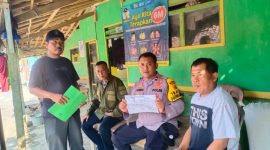 Kapolsek Cilamaya Poltres Karawang Turun Langsung Laksanakan Giat Jumat Curhat Dengan Warga Desa Cilamaya