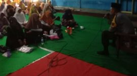 Bhabinkamtibmas Polsek Cibatu Polres Garut Ngariung Dengan Ibu-ibu Pengajian