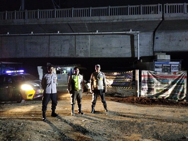 Polsek Telukjambe Polres Karawang Perketat Pengawasan di DK 43 KCJB Telukjambe Barat