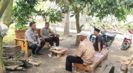 Anggota Polsek Tempuran Sambangi Tokoh Masyarakat Bersama Kepala Desa Tanjungjaya