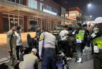 Kendaraan Yang Melintas di Bunderan Tugu Padi Diperiksa Tim Patroli PREKAT Polres Karawang Ini Hasilnya...!!!