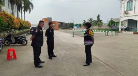 Srikandi Polwan Cantik Polsek Telukjambe Polres Karawang Sambangi Mitra Keamanan di PP Urban Town 