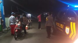Anggota Patroli 3214 B Polsek Batujaya Polres Karawang Sasar Kerawanan di SPBU Batujaya