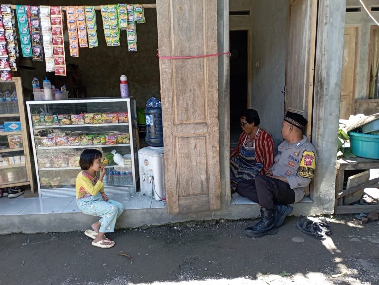 Bhabinkamtibmas Polsek Pameungpeuk Polres Garut Gelar DDS 