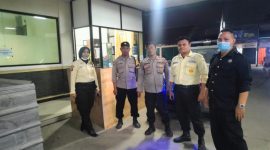 Ingatkan Tentang Keamanan Anggota Patroli Polsek Klari Polres Karawang Sambangi Security RS Intan Barokah