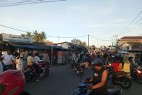 Anggota Polsek Cibuaya Polres Karawang Melaksanakan Giat Gatur Lalin di Simpang Lima Cibuaya