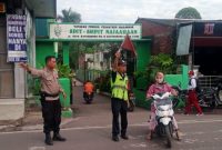 Antisipasi Trouble Spot Arus Lalu Lintas Polsek Bayongbong Polres Garut Turunkan Anggota Nya Ke Jalan Raya