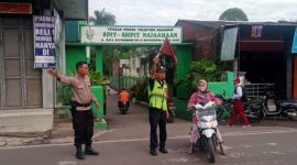 Antisipasi Trouble Spot Arus Lalu Lintas Polsek Bayongbong Polres Garut Turunkan Anggota Nya Ke Jalan Raya