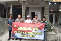 Warga Desa Cirapuhan Sambut Hangat Kunjungan Bhabinkamtibmas Polsek Limbangan Polres Garut