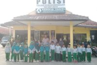 Kapolsek Rengasdengklok Polres Karawang Menerima Kunjungan Study Wisata Siswa - Siswi TK RA Sahadata'in Karyasari