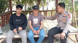 Anggota Polsek Tempuran Polres KLarawang Sambangi Tokoh Pemuda di Dusun Buer Pancakarya