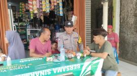 Sosialisasikan Program Polisi RW Bhabinkamtibmas Polsek Tempuran Polres Karawang Sambangi Rumah Warga