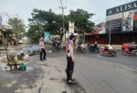 Polsek Telukjambe Timur Polres Karawang Bersama Dishub Urai Macet di Dua Lokasi