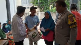Bhabinkamtibmas Polsek Karawang Kota polres Karawang Awasi Penyaluran BPNT 