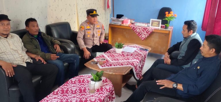 Ngariung Kamtibmas Kapolsek Cisewu Polres Garut Bersama Tiga Pilar Desa Cisewu
