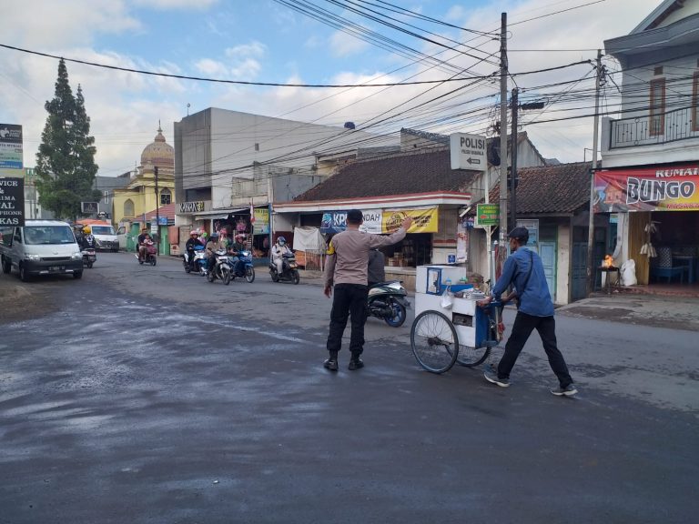 Giat Strong Point Pengaturan Lalu lintas Polsek Wanaraja Polres Garut