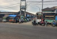 Unit Samapta Polsek Cisurupan Polres Garut Urai Kepadatan Lalu Lintas di Pasar Cisurupan