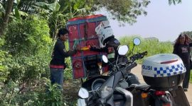 Keceriaan Saat Sat Lantas Polres Karawang Bagikan Makanan Siap Saji