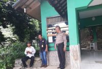 Beri Rasa Nyaman Wisatawan Personil Polsek Tegalwaru Giat PAM Monitoring Curug Cigeuntis