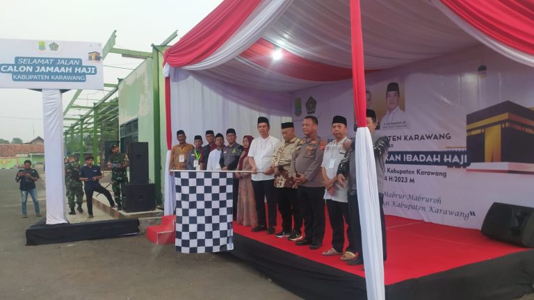 Kapolsek Telukjambe Timur Polres Karawang Hadiri Pemberangkatan 366 Calhaj Kloter 45