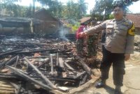 Polsek Banyuresmi Polres Garut Cek Kebakaran Rumah Warga