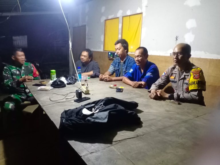 Sinergitas TNI dan Polri Bhabinkamtibmas dan Babinsa Lakukan Sambang Bersama