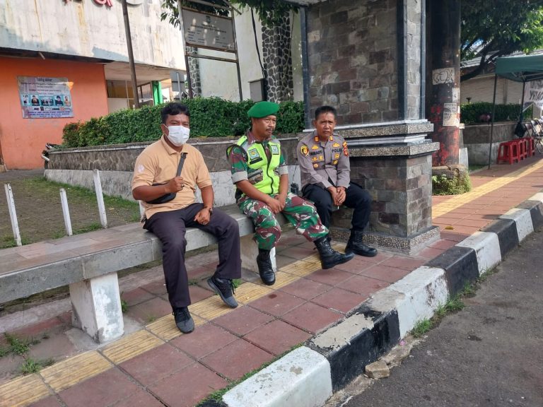 Sinergitas TNI dan Polri  Kapolsek Purwakarta Polres Purwakarta dan Babinsa Lakukan Sambang Bersama