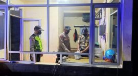 Pastikan Keamanan SPBU Anggota Polsek Maniis Polres Purwakarta Lakukan Patroli Malam Hari