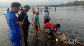 Kapal Nelayan Tergulung Ombak Sat Polairud Polres Garut Bantu Evakuasi