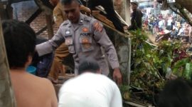 Polsek Malangbong Polres Garut Cek TKP Kebakaran Rumah Permanen