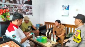 Sampaikan Pesan Kamtibmas Bhabinkamtibmas Polsek Bungursari Polres Purwakarta Rutin Sambangi Warga Desa Binaan