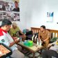 Sampaikan Pesan Kamtibmas Bhabinkamtibmas Polsek Bungursari Polres Purwakarta Rutin Sambangi Warga Desa Binaan