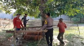 Bhabinkamtibmas Polsek Kiarapedes Polres Purwakarta Sambangi Warga Untuk  Sampaikan Himbauan Kamtibmas 