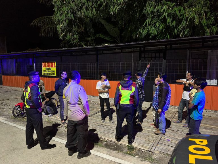 Unit Turjawali Polres Garut Lerai Konflik Dua Kelompok Pemuda di Jalan Ibrahim Adji