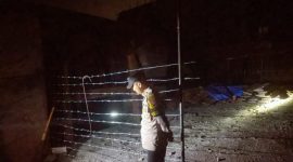 Polsek Jatiluhur Polres Karawang Lakukan Pengamanan di Malam Hari Proyek Kereta Cepat Jakarta-Bandung (KCJB) di Dk 75