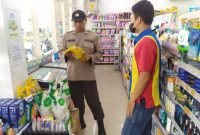 Bhabinkamtibmas Polsek Purwakarta Polres Purwakarta Sambangi Karyawan Alfamart Berikan Himbauan Kamtibmas