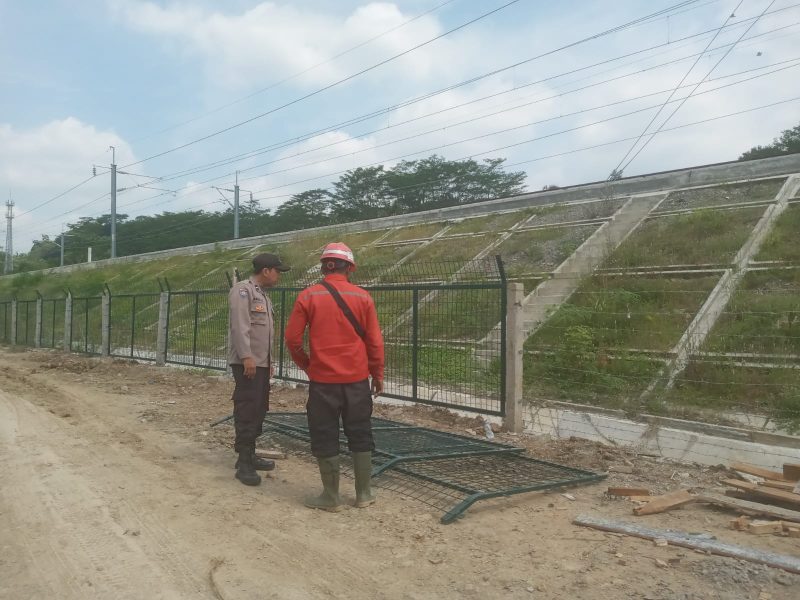 Polsek Jatiluhur Polres Purwakarta Terus Lakukan Pengamanan Demi Lancarnya Pembangunan Proyek Kereta Cepat Jakarta-Bandung