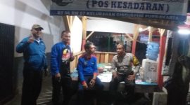 Bhabinkamtibmas Polsek Purwakarta Kelurahan Cisureuh Sambangi Pos Ronda di Wilayahnya
