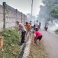 Giat Kerja Bakti Bersama Warga Bentuk Kepedulian Anggota Bhabinkamtibmas Polsek Sukatani Polres Purwakarta Menjaga Lingkungan