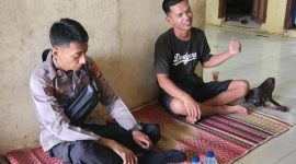 Kegiatan Sambang dan Sapa Warga Dilakukan Oleh Bhabinkamtibmas Polsek Maniis Polres Purwakarta Kepada Warga Desa Binaanya