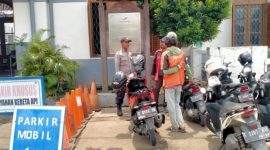 Unit Patroli Polsek Purwakarta Berikan Himbauan Kepada Jungkir (Juru Parkir) di Jalan Sudirman Purwakarta