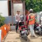 Unit Patroli Polsek Purwakarta Berikan Himbauan Kepada Jungkir (Juru Parkir) di Jalan Sudirman Purwakarta